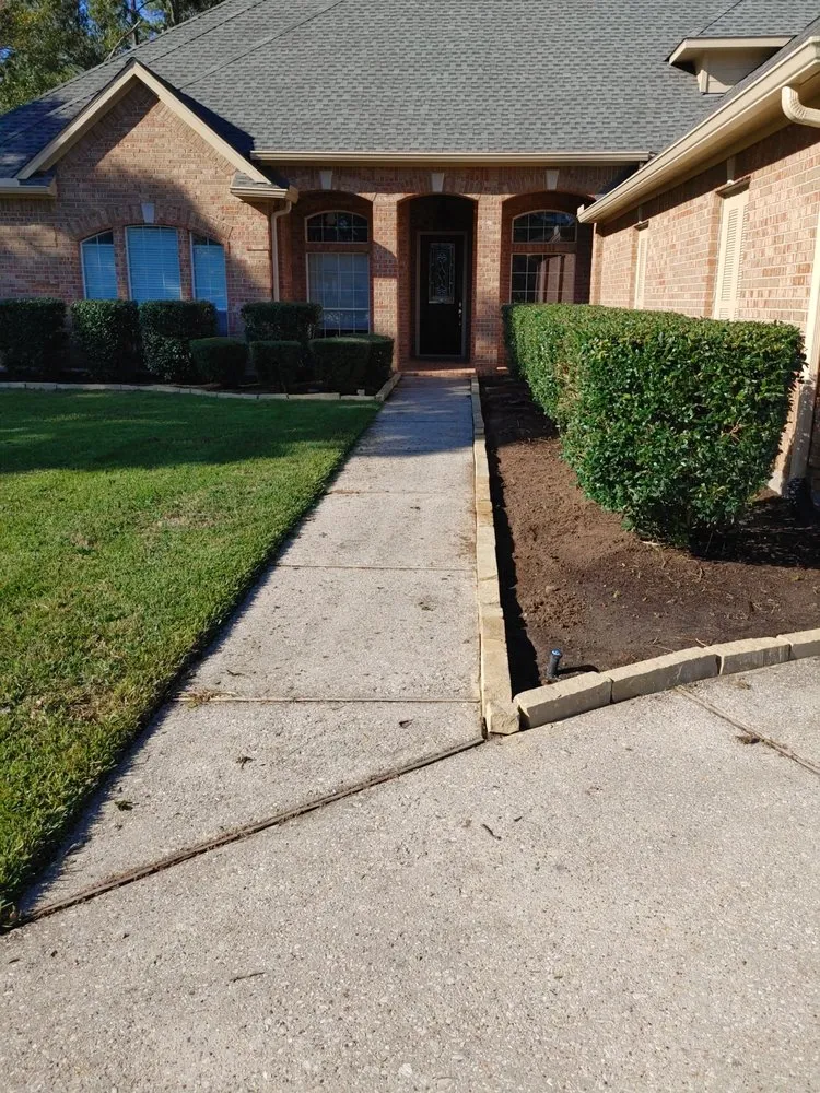 Custom lawn mowing service in Panorama Village, TX - Korat lawncare