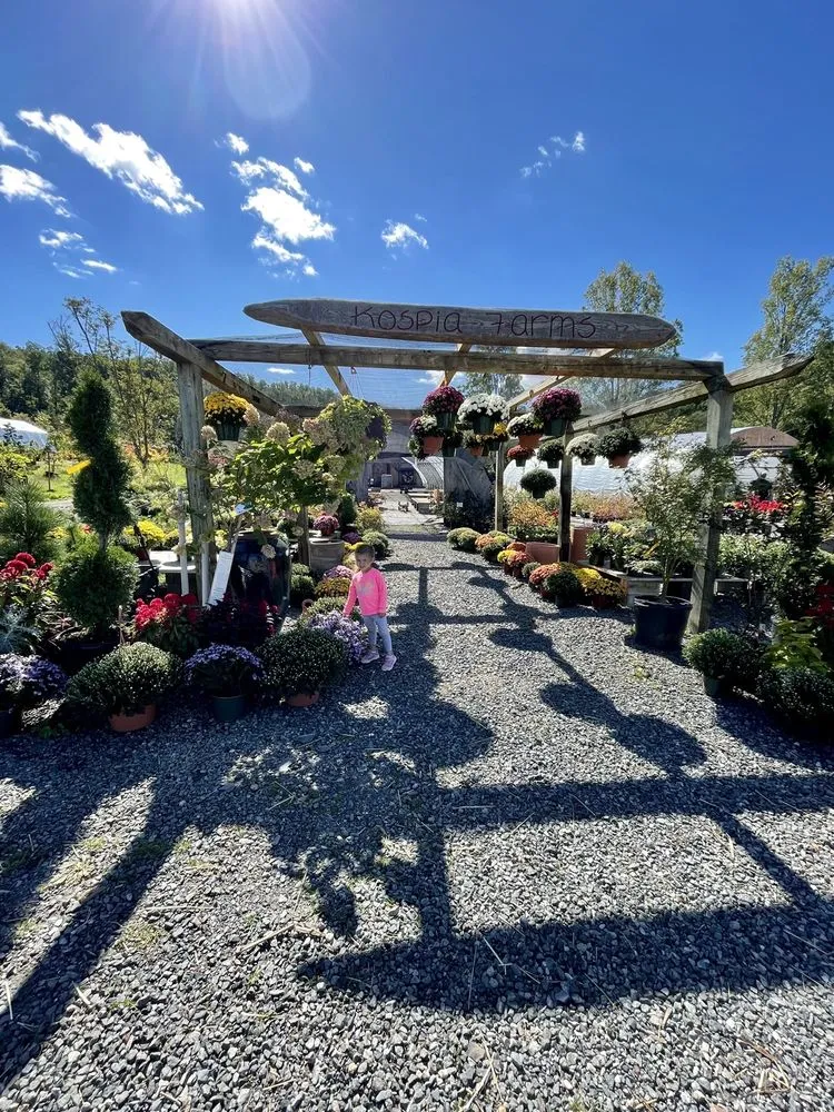 Expert garden landscaping in Alburtis, PA by Kospia Farms