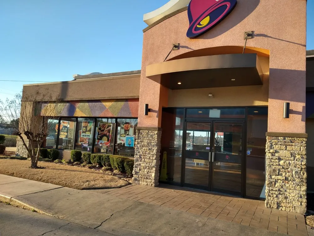 Custom yard cleanup service experts serving Mount Pleasant, TX - Kountry Kuts Landscaping