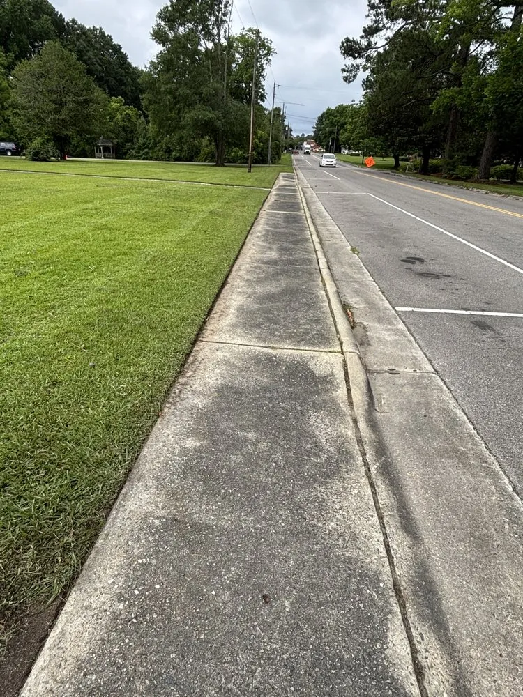 Affordable yard maintenance in Burgaw, NC - Kountry Kutz and Landscaping