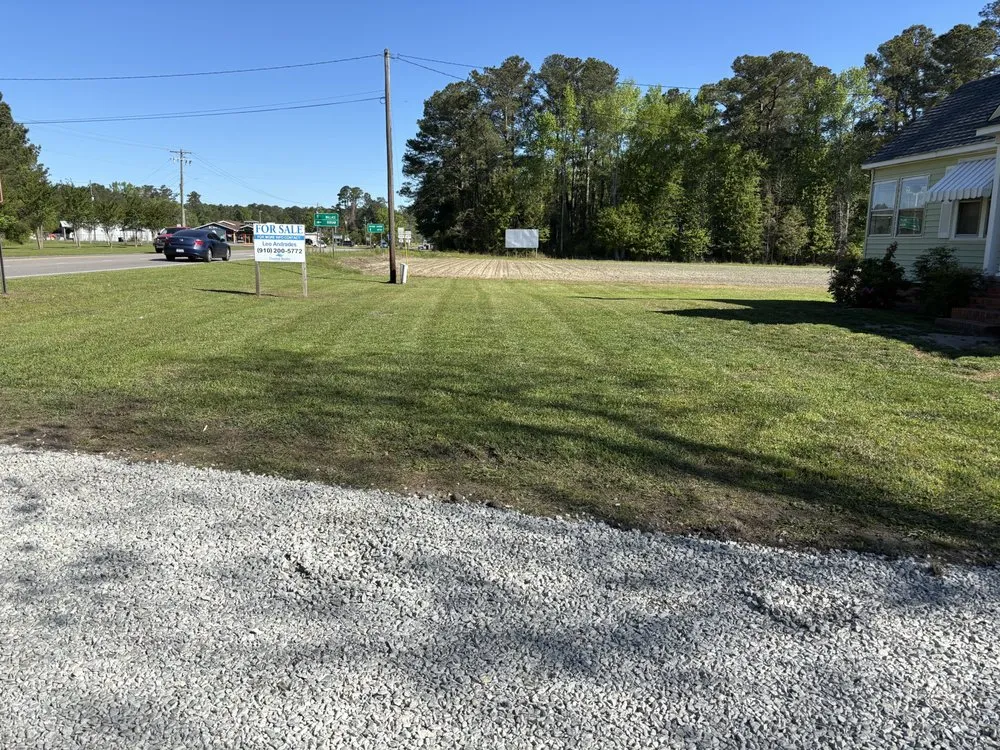 Local yard maintenance with custom design across Burgaw, NC - Kountry Kutz and Landscaping