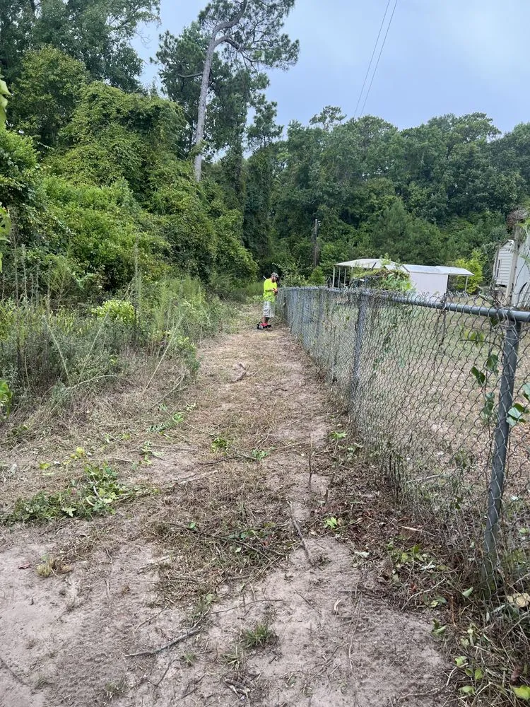 Custom yard maintenance in Huntington, TX by Kountry Kutz Lawn Services