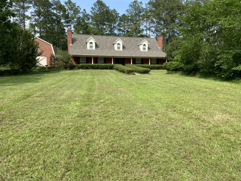 Trusted residential landscaping experts serving Huntington, TX - Kountry Kutz Lawn Services