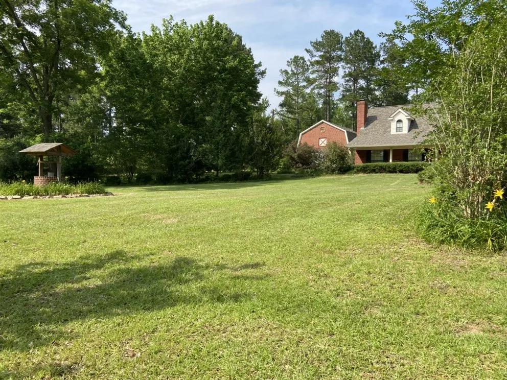 Expert residential landscaping in Huntington, TX by Kountry Kutz Lawn Services