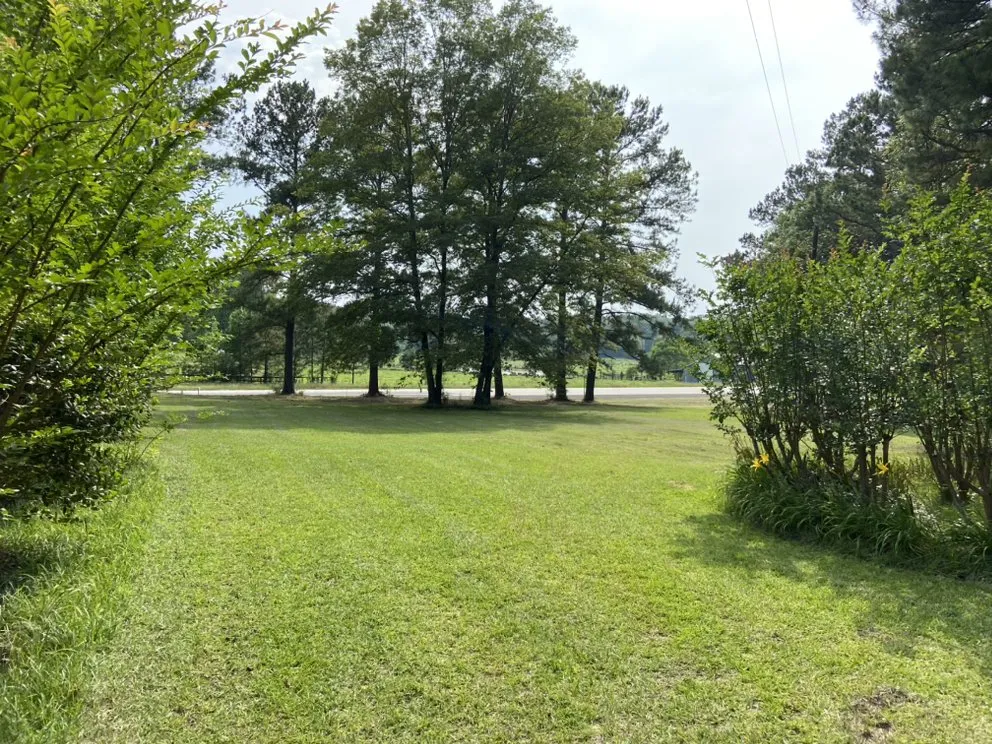 Top-rated landscaping services experts serving Huntington, TX - Kountry Kutz Lawn Services