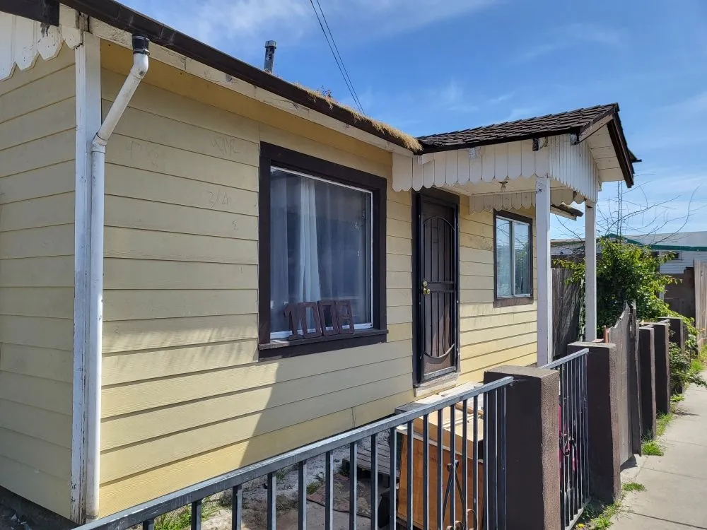 Expert yard cleanup service in Salinas, CA by Koza Building