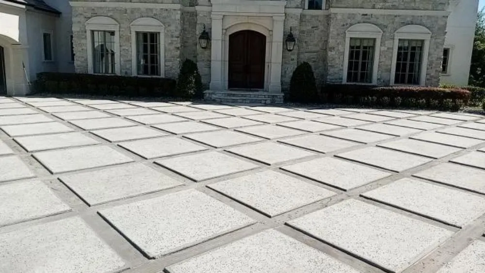 Professional yard maintenance in Middleburg, FL by Kozy Creations Landscape Design