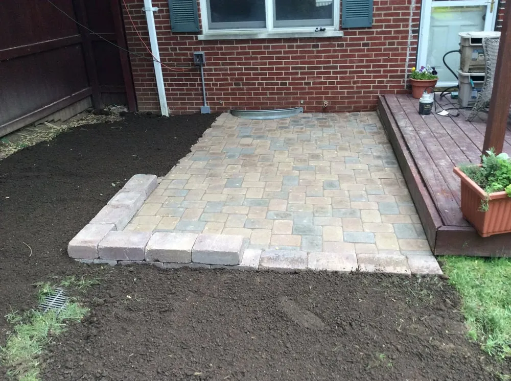 Affordable outdoor landscaping experts serving Hamilton, OH - K&R Landscaping