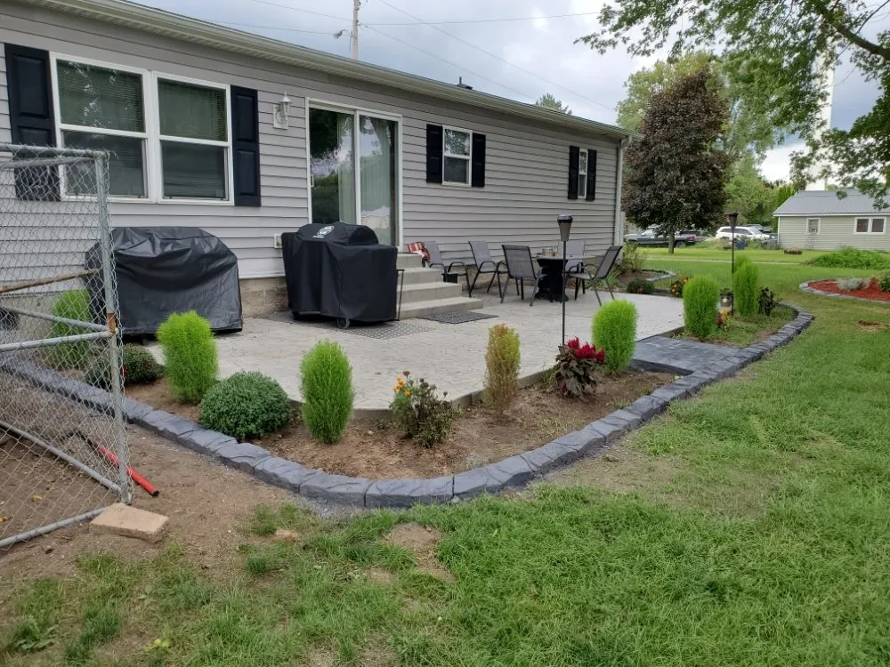 Expert lawn care service near you in Lone Rock, WI by Krafty Kurbs