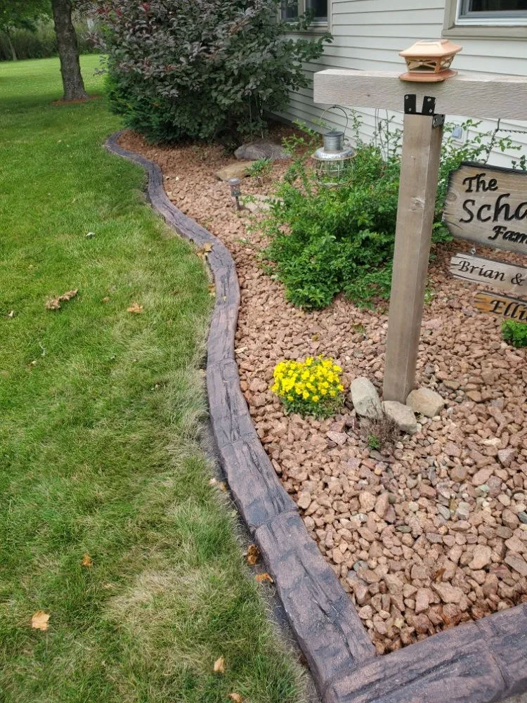 Local yard cleanup service in Lone Rock, WI - Krafty Kurbs