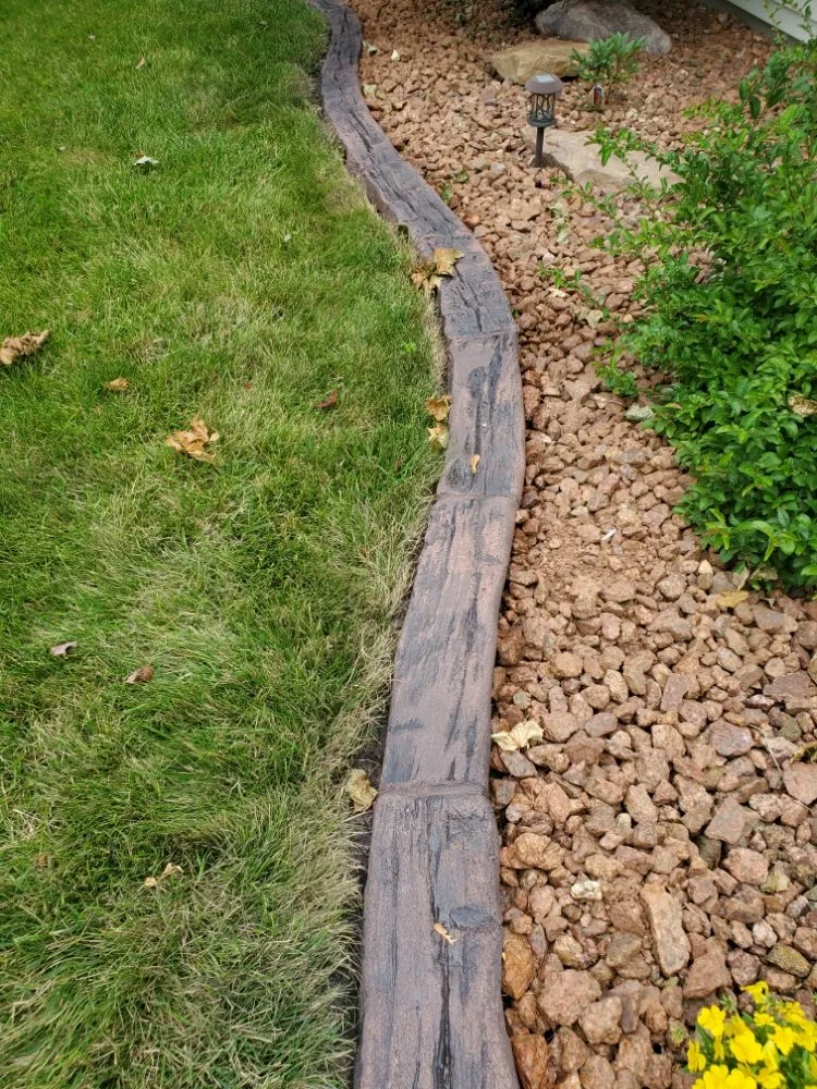 Reliable yard maintenance in Lone Rock, WI - Krafty Kurbs