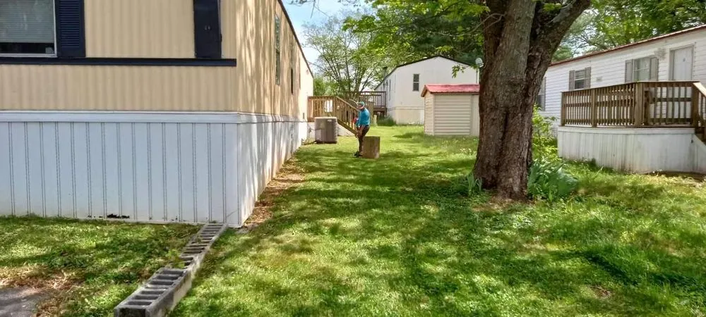 Local lawn mowing service in Bowling Green, KY by Krillen Lawn Care