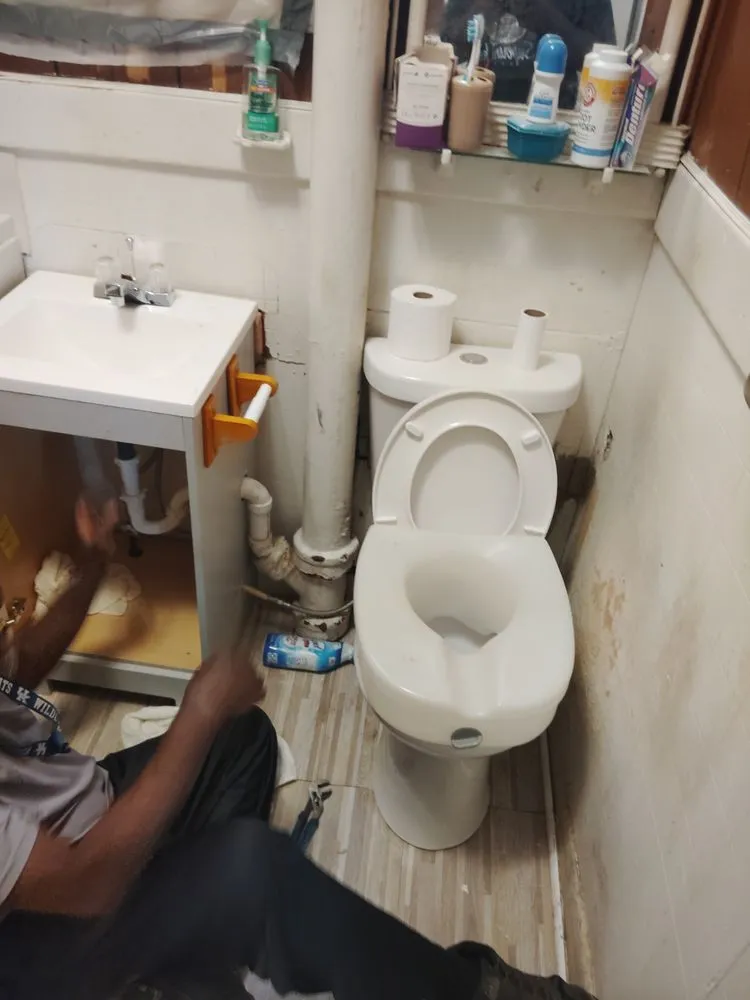 Affordable yard maintenance experts serving Louisville, KY - Krisp LawnKutz