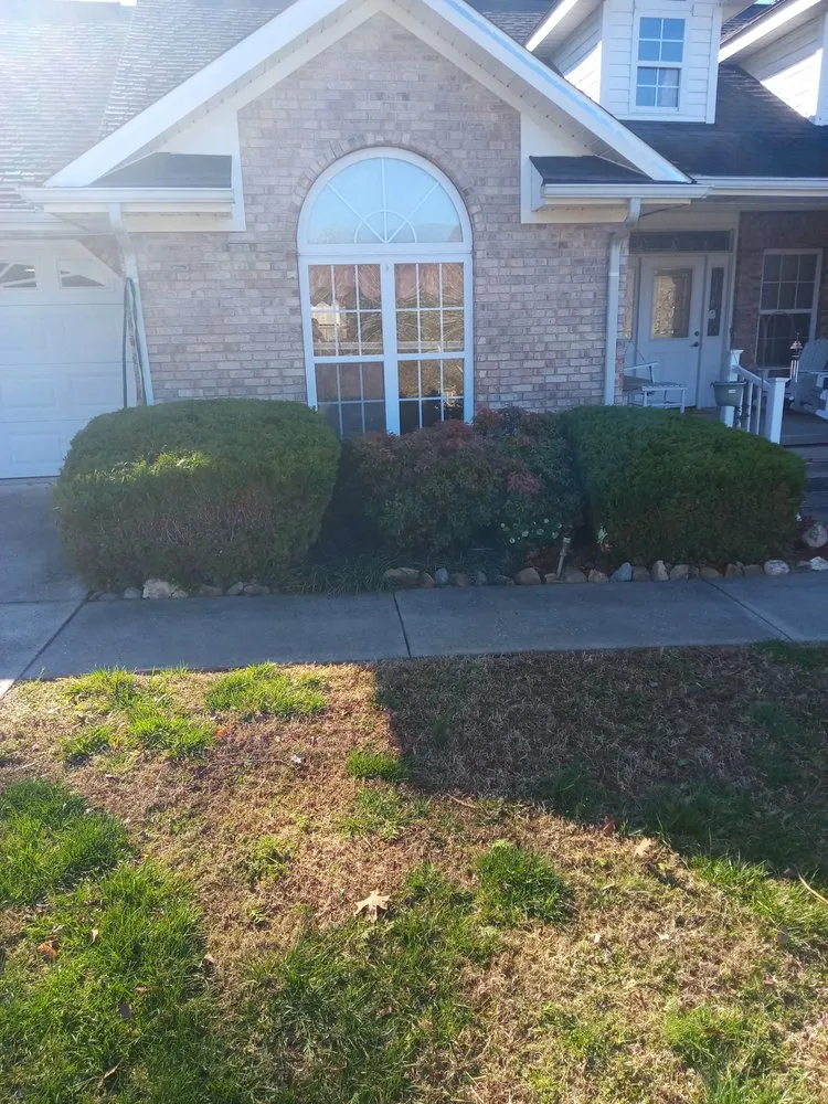 Professional yard maintenance in Dunlap, TN - Krisp N Clean