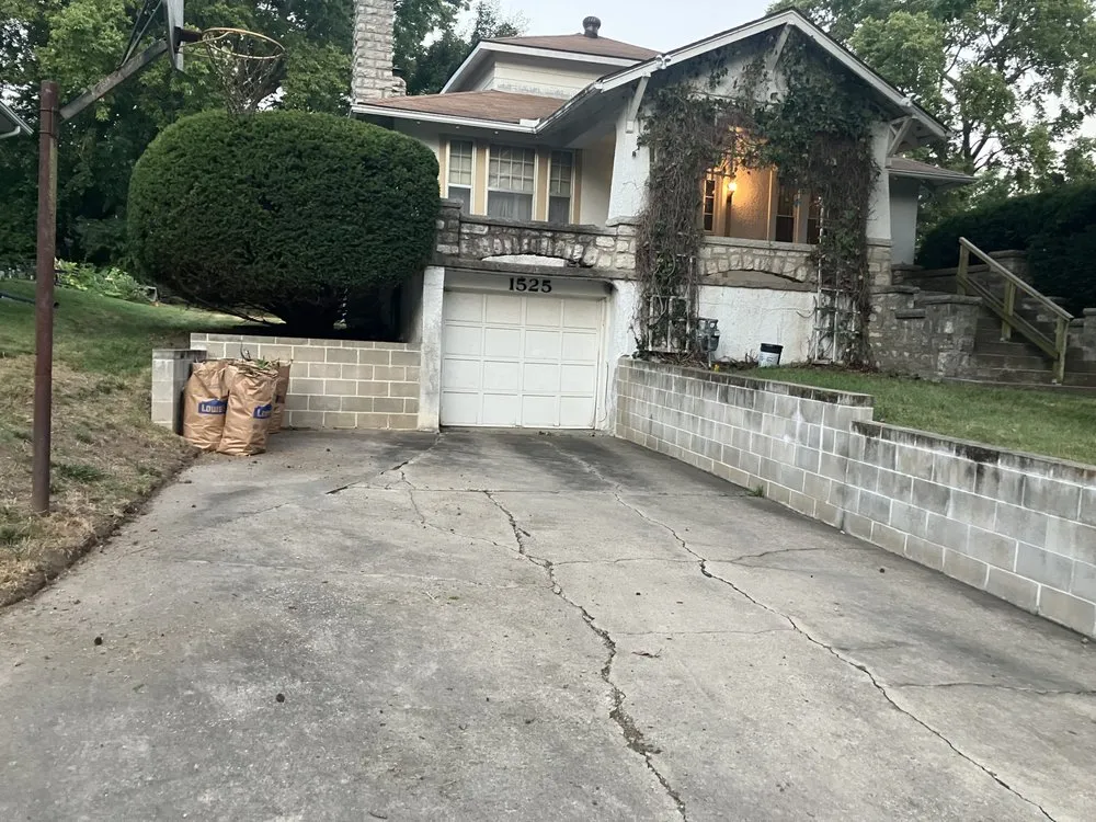 Local landscape design in Independence, MO by Krispy Kuttz LawnCare & Landsaping