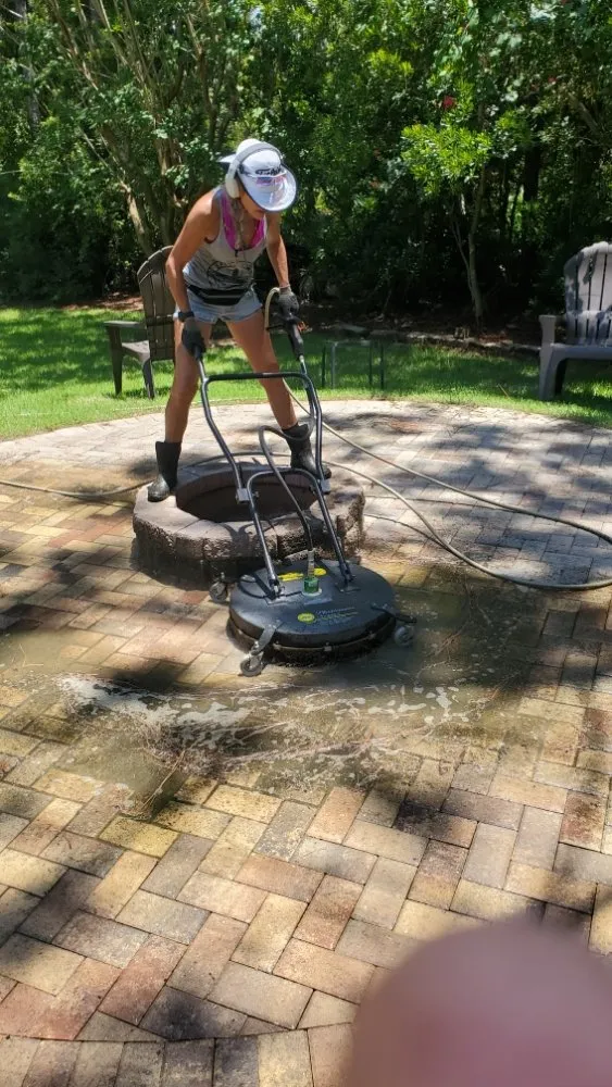 Expert yard maintenance experts serving Fort Walton Beach, FL - Kristi And David Cleaning