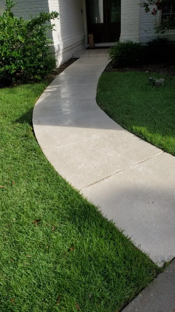Custom outdoor landscaping in Fort Walton Beach, FL - Kristi And David Cleaning
