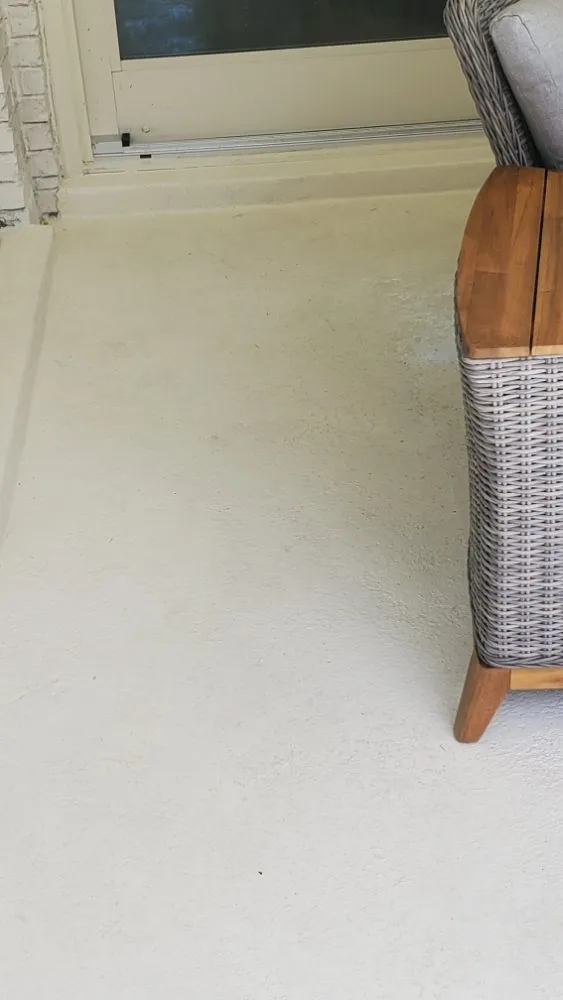 Professional outdoor landscaping with custom design in Fort Walton Beach, FL by Kristi And David Cleaning