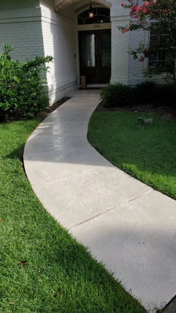 Professional outdoor landscaping for outdoor upgrades across Fort Walton Beach, FL - Kristi And David Cleaning