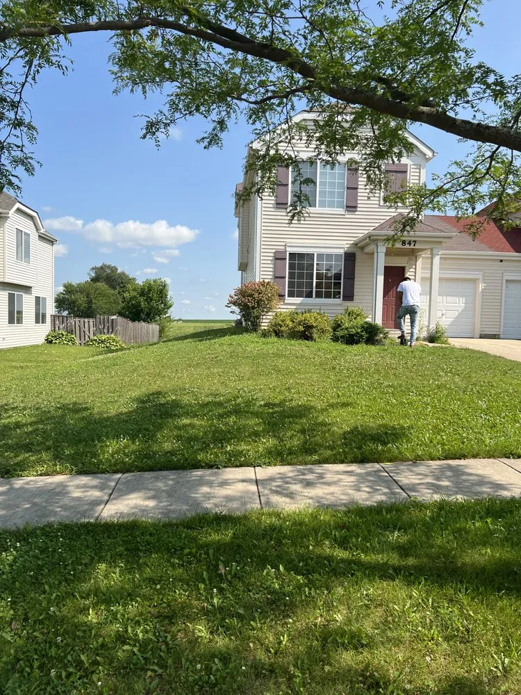 Professional yard maintenance in Aurora, IL - KS Landscaping