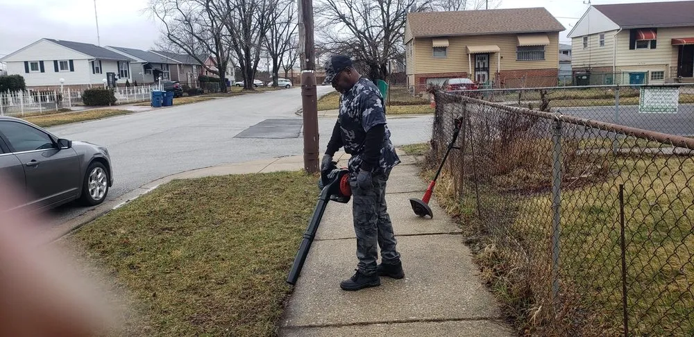 Professional yard maintenance for homes in Harvey, IL by Ks Snow Angels