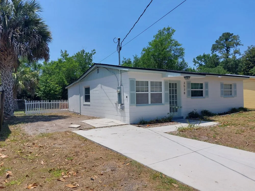 Reliable yard cleanup service in Jacksonville Beach, FL by K&T Lawn and More Services