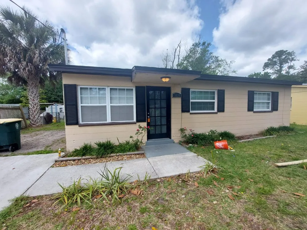 Top-rated yard maintenance experts serving Jacksonville Beach, FL - K&T Lawn and More Services