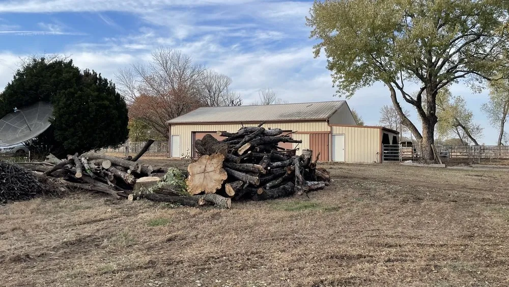 Affordable lawn mowing service experts serving El Dorado, KS - KTE Services