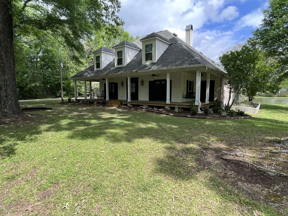 Top-rated residential landscaping in Baton Rouge, LA by KTG Lawn Services