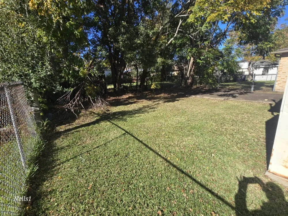 Affordable yard cleanup service in New Orleans, LA by Kuality Kutz Lawn Care
