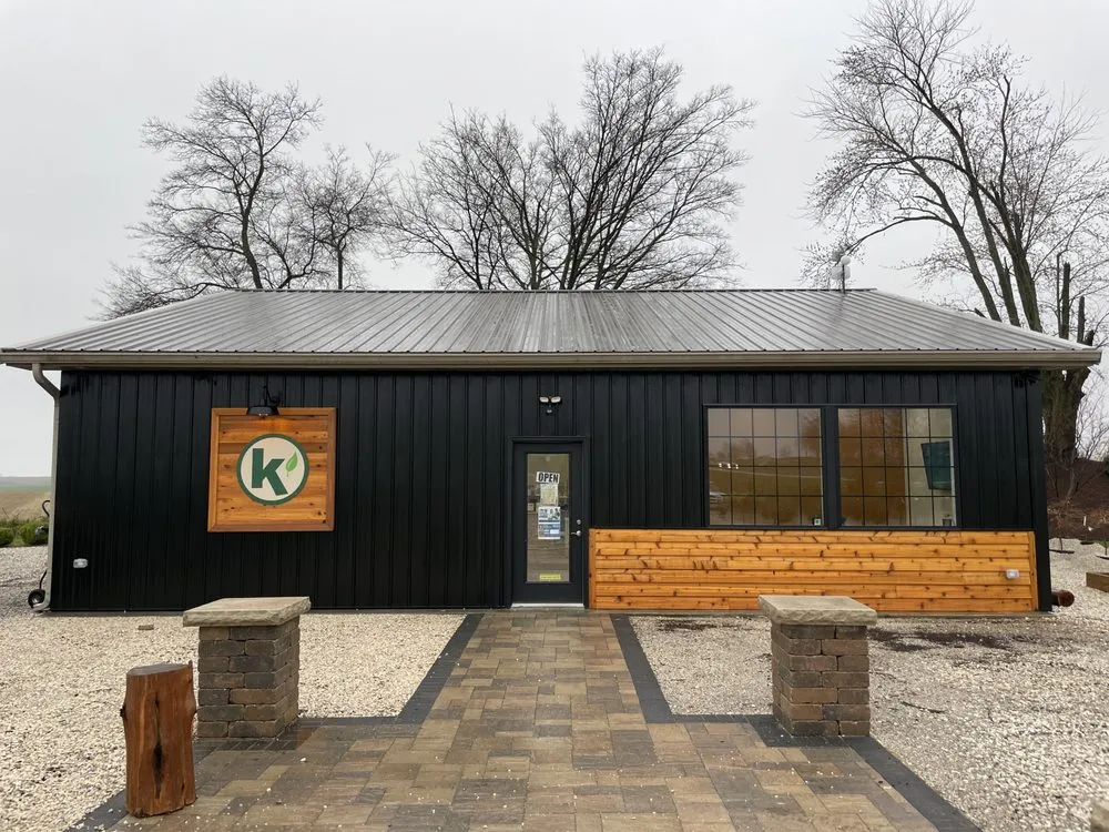 Custom outdoor landscaping in Perryville, MO - Kueker's Nursery & Landscaping / Pool & Spa