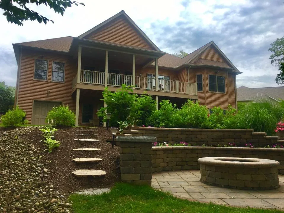 Professional lawn care service experts serving Erie, PA - Kunco Landscape