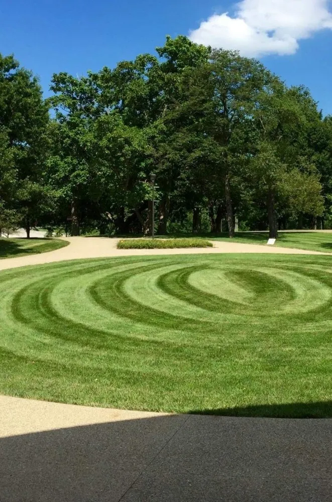 Custom lawn mowing service in Elizabethtown, KY - Kustom Creations