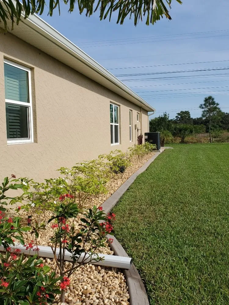 Top-rated yard maintenance in Port Charlotte, FL by Kustomized Kurbing