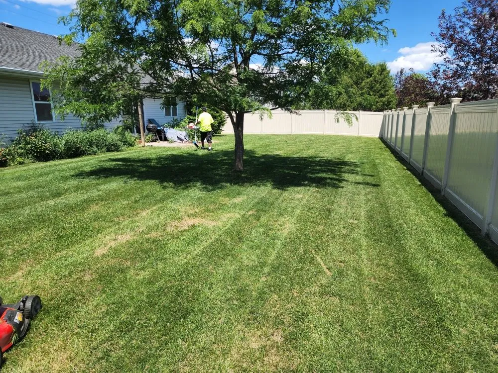 Local yard maintenance in Green Bay, WI - Kuts & Edges
