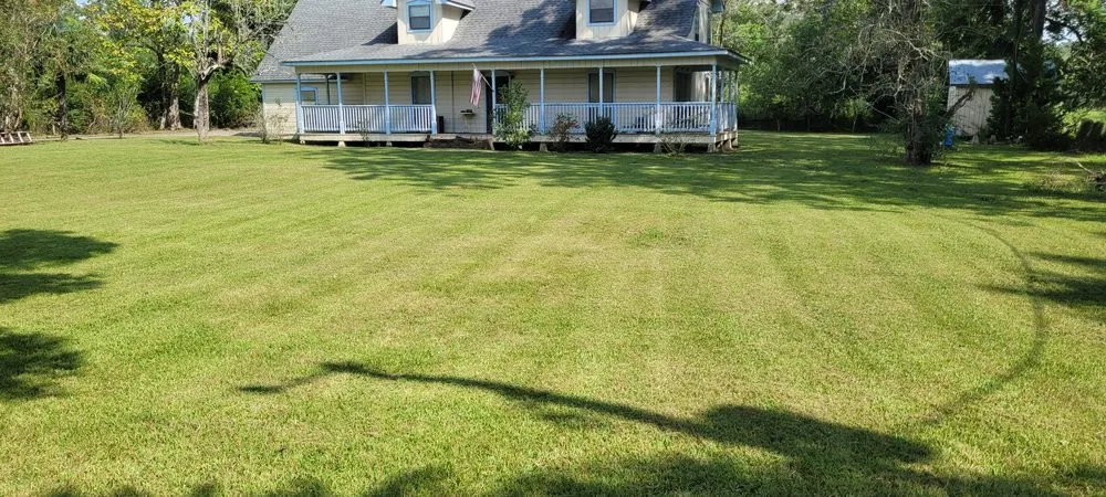 Top-rated yard cleanup service in Saint Martinville, LA by Kutz By Q Lawn Service
