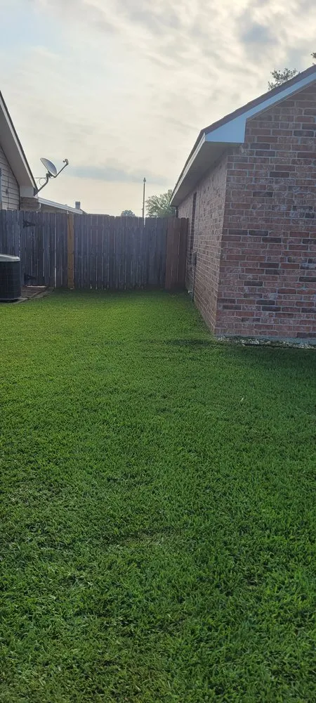 Expert garden landscaping for homes in Saint Martinville, LA by Kutz By Q Lawn Service