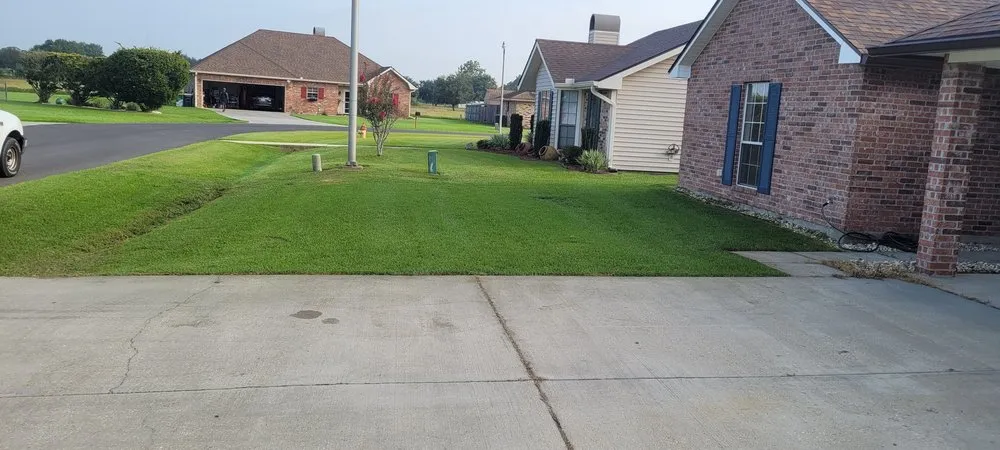 Affordable lawn care service in Saint Martinville, LA by Kutz By Q Lawn Service