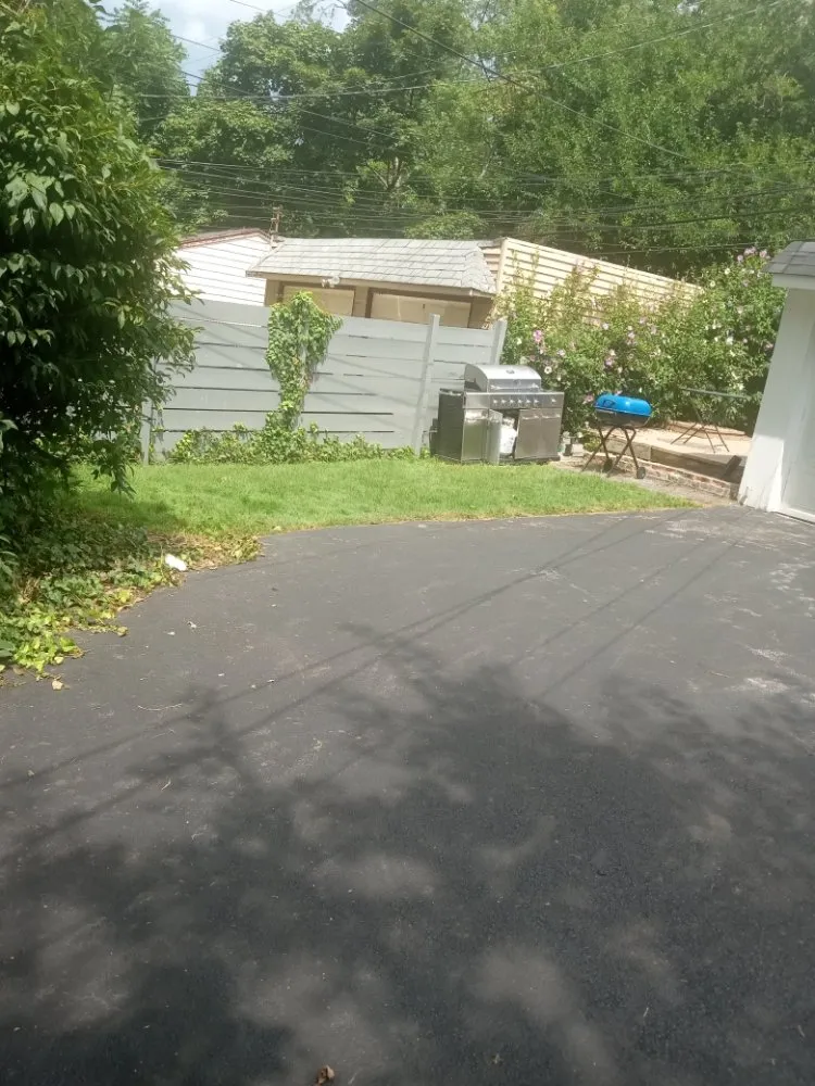 Trusted lawn care service in Cleveland, OH - Kw services & creations