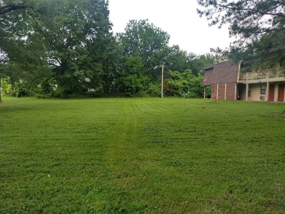 Trusted yard maintenance experts serving Siloam Springs, AR - Kwb Lawn Care