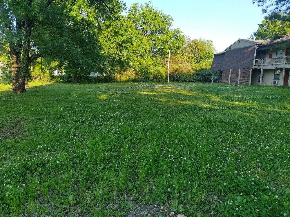 Expert lawn care service in Siloam Springs, AR by Kwb Lawn Care