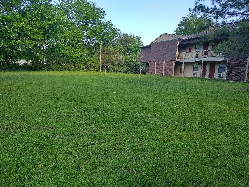 Custom garden landscaping in Siloam Springs, AR by Kwb Lawn Care