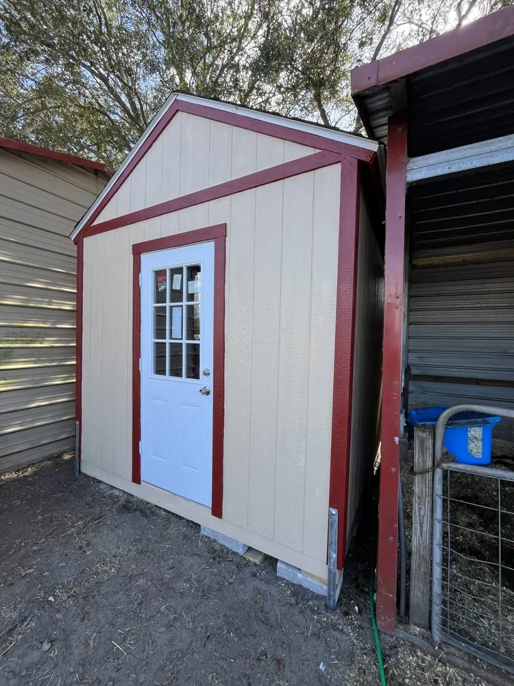 Custom residential landscaping for year-round maintenance in Tampa, FL by Ky Builders