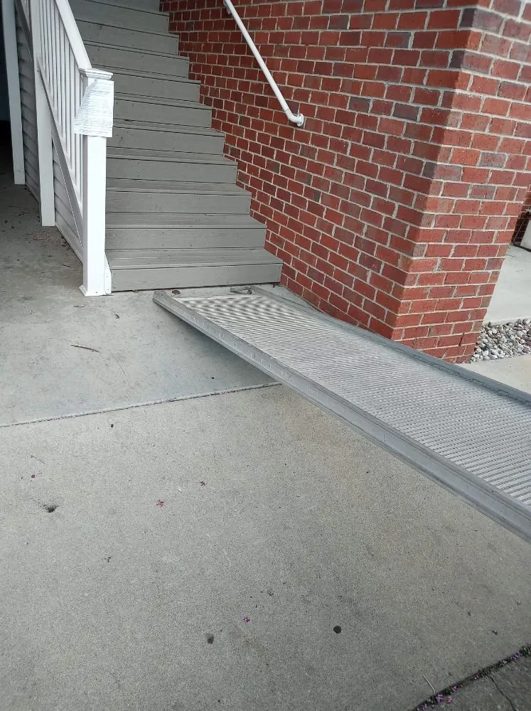 Local yard maintenance experts serving Old Brownsboro Place, KY - KY Discount Movers
