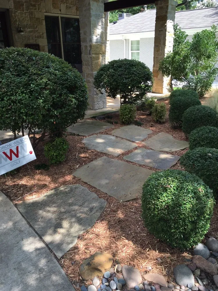 Custom yard maintenance in Dallas, TX by Kyle's Lawn Service