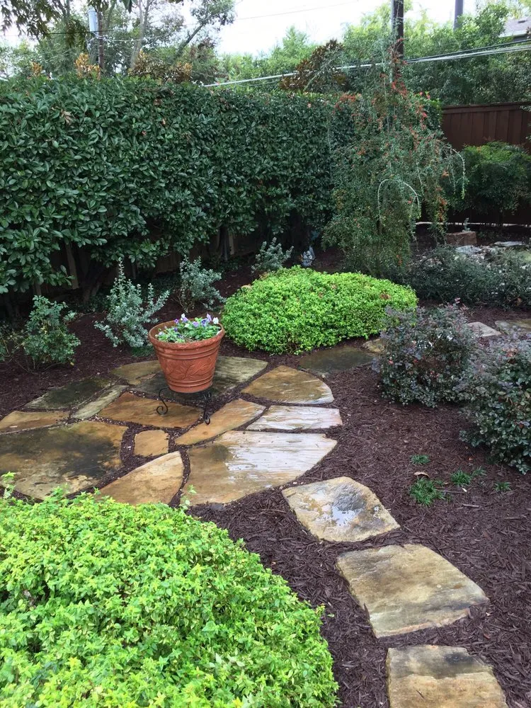 Professional landscaping services experts serving Dallas, TX - Kyle's Lawn Service