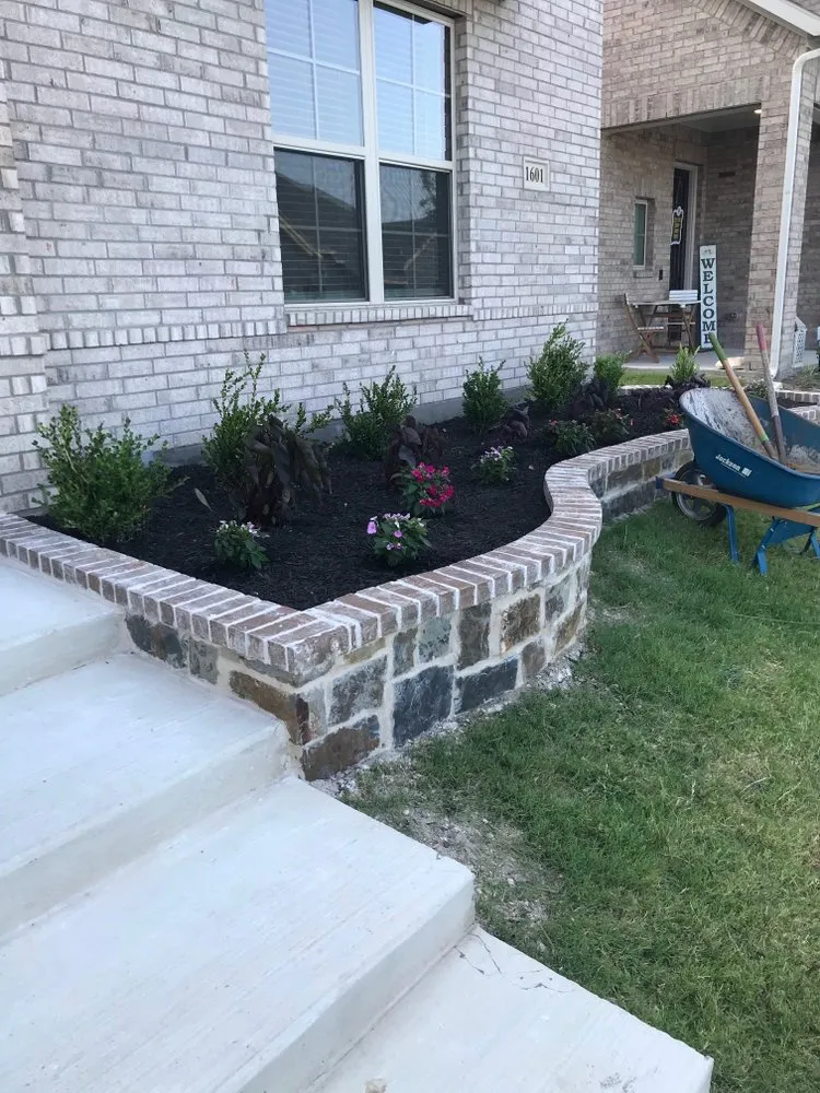 Custom residential landscaping for homes in Dallas, TX by Kylon Tree & Lawn Service