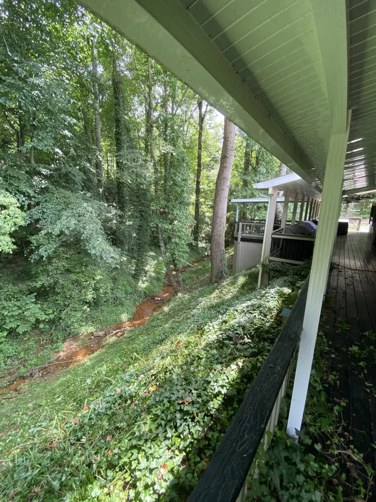 Local yard cleanup service for homes in Easley, SC by L & B Landscaping