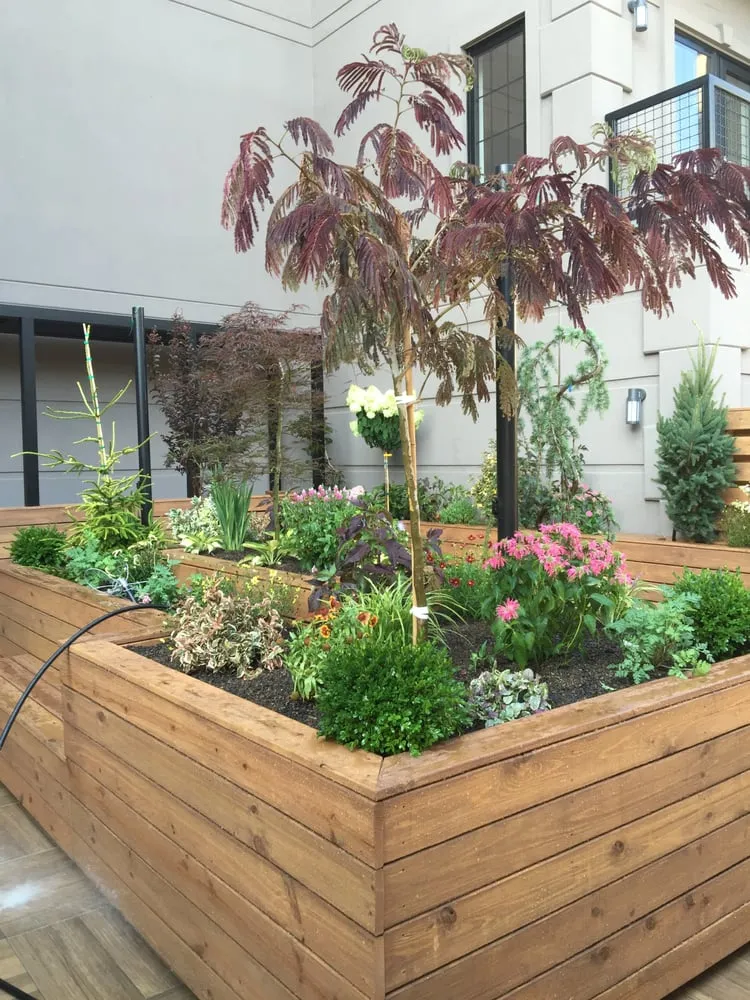 Reliable lawn mowing service in Queens, NY by L & G Design Corp