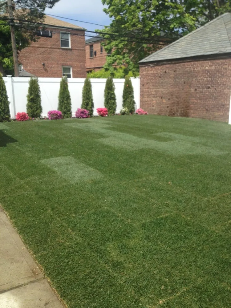 Custom outdoor landscaping in Queens, NY - L & G Design Corp